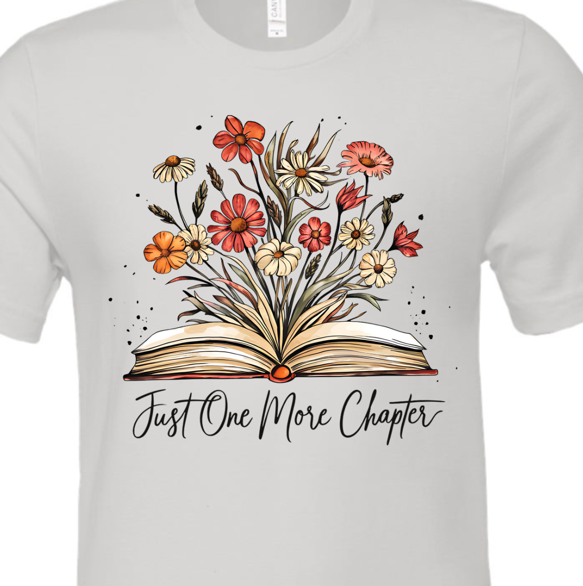 Kiki's Boutique – Engroshandel T-shirt med print - Dame – Just One More Chapter unisex T-shirt med rund hals5