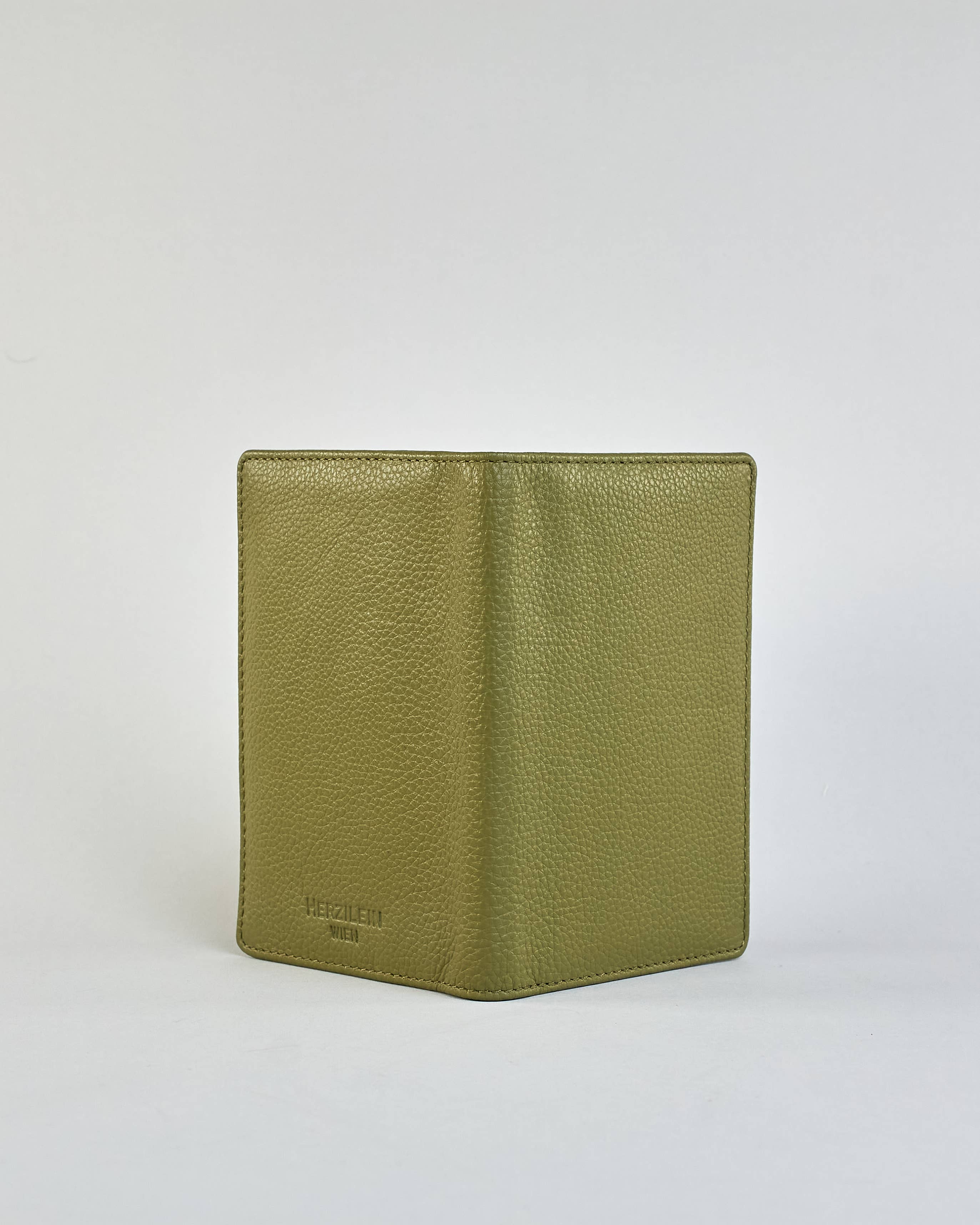 Herzilein-Wien GmbH - Wholesale Passport Case - Women's - Passhülle Leder 44