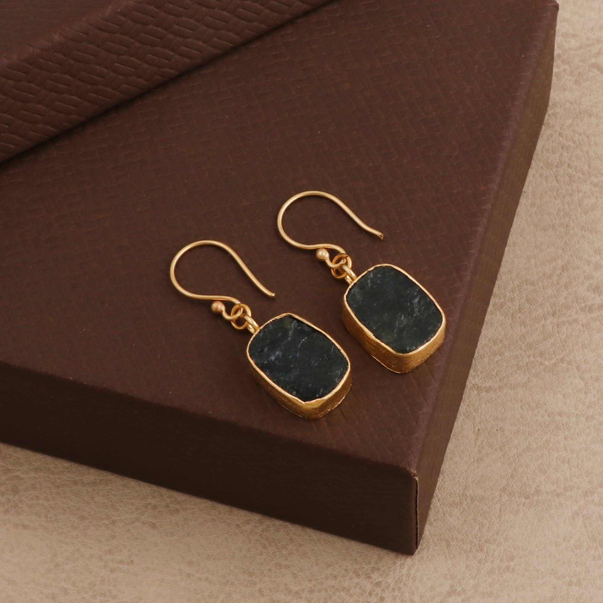 El Joyero – wholesale Dangle earrings – Rough Moss Agate Crystal Handmade Gold Dangle Hook Earring3