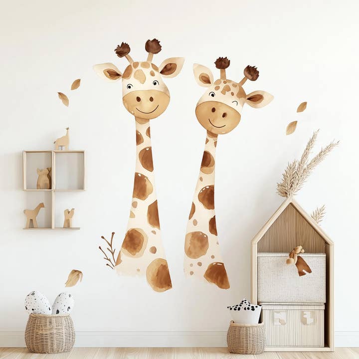 Speelse giraffe muursticker | Aquarel minimalistische decoratie | Schattige dierensticker | Vinylkunst voor kinderkamer | Milieuvriendelijk, zelfklevend voor wholesale door Decords