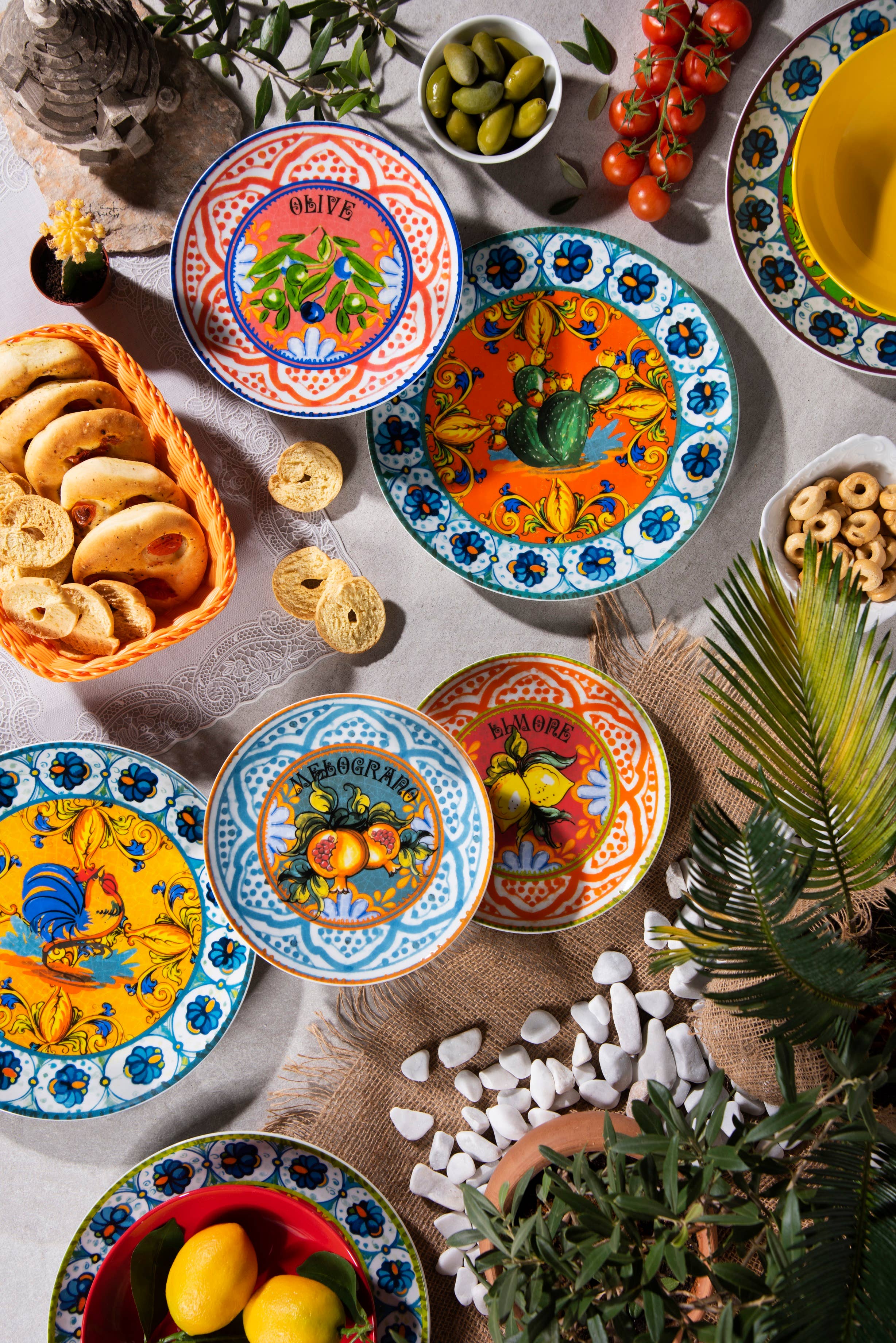 multicolour 18-Piece Dinnerware Set Bari Vecchia for wholesale on Faire8