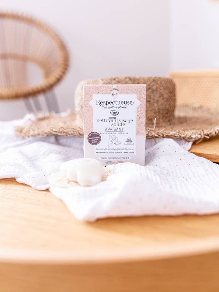 Organic SOOTHING solid facial cleanser - sensitive skin for wholesale by Respectueuse