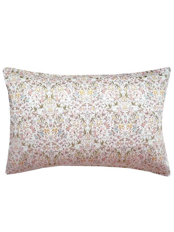 Kussensloop gemaakt met Liberty-stof TAPESTRY voor wholesale door Coco & Wolf