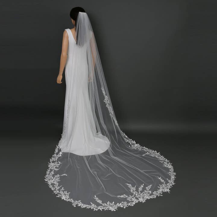 Farinosa Bridal - Wholesale Veil - Women's - FS6228 Floral Vine Embroidered Lace Bridal Veil 108"2