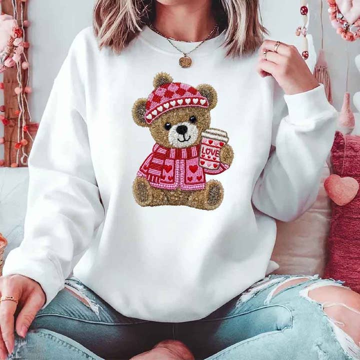 Sweatshirt Saint-Valentin Love Coffee Teddy – Imprimé 3D Aspect Peluche pour la vente par Adorb Custom Tees