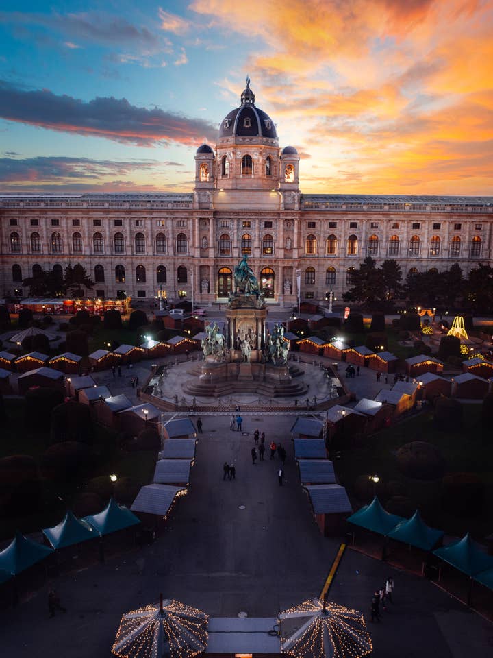 Vienna Poster - Night at the Museum for wholesale by Posters & Puzzles