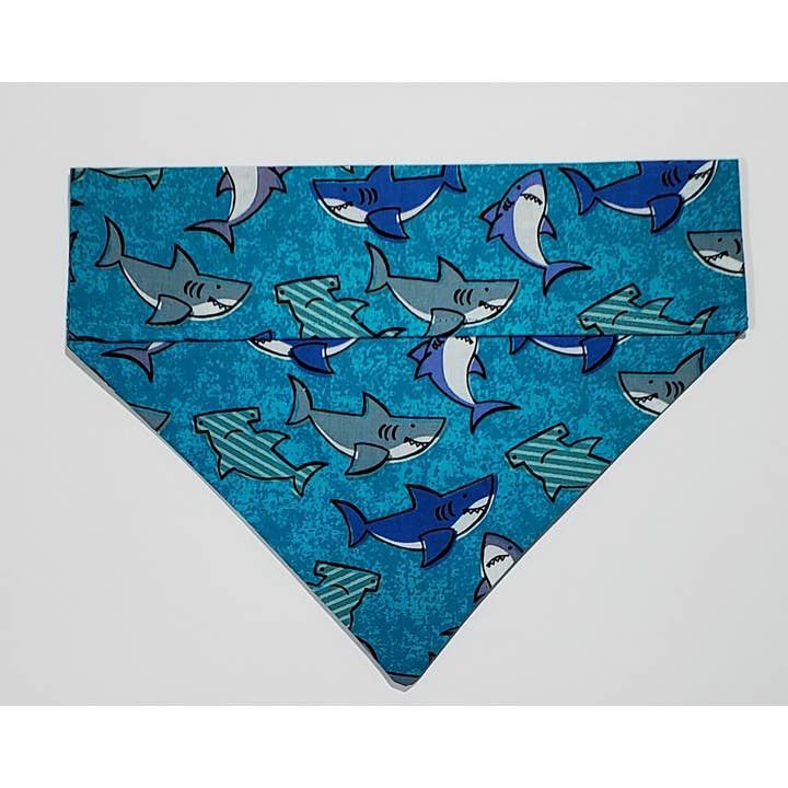 Tubarões por atacado de The Snazzy Pooch