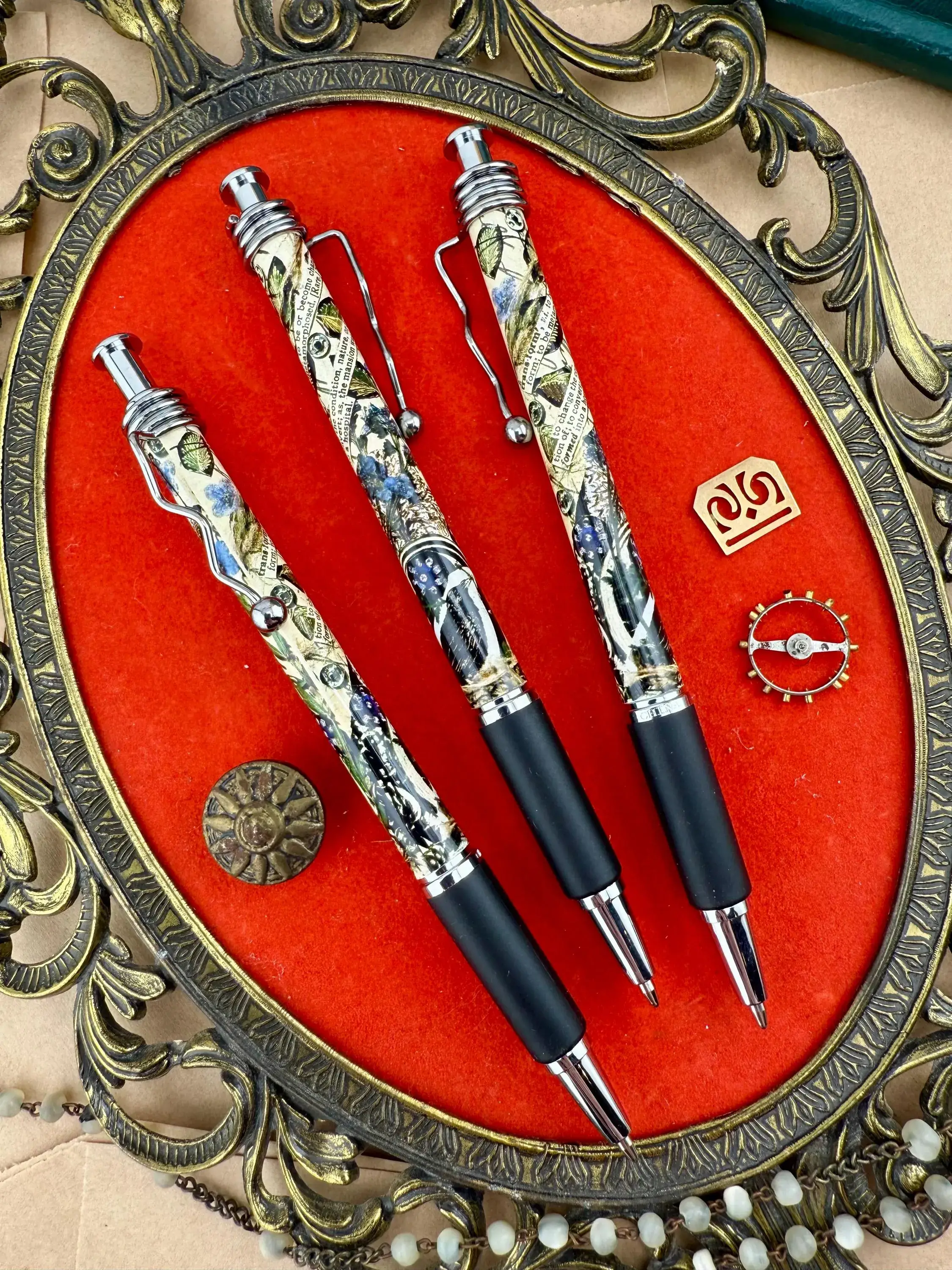 Corkscrew Curiosities - Vente Stylos - Art d'impression collage cerveau de corbeau stylo4