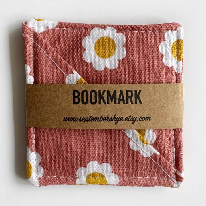 Marcapáginas de esquina en margarita coral / regalo para amante de los libros para venta al por mayor de September Skye Bags & Accessories