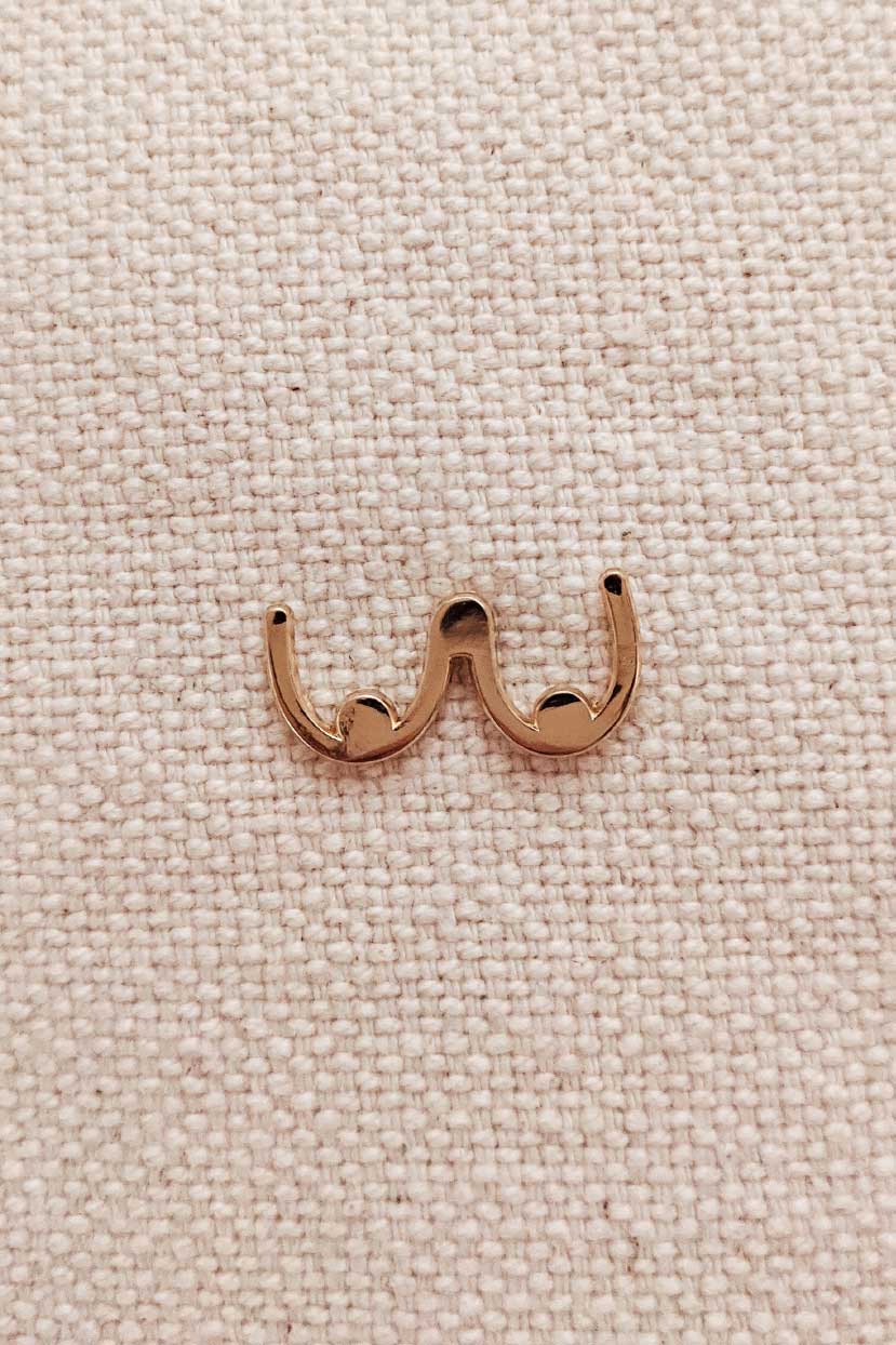 Mimi & August – Großhandel Anstecker/Button – Brüste Emaille Pin