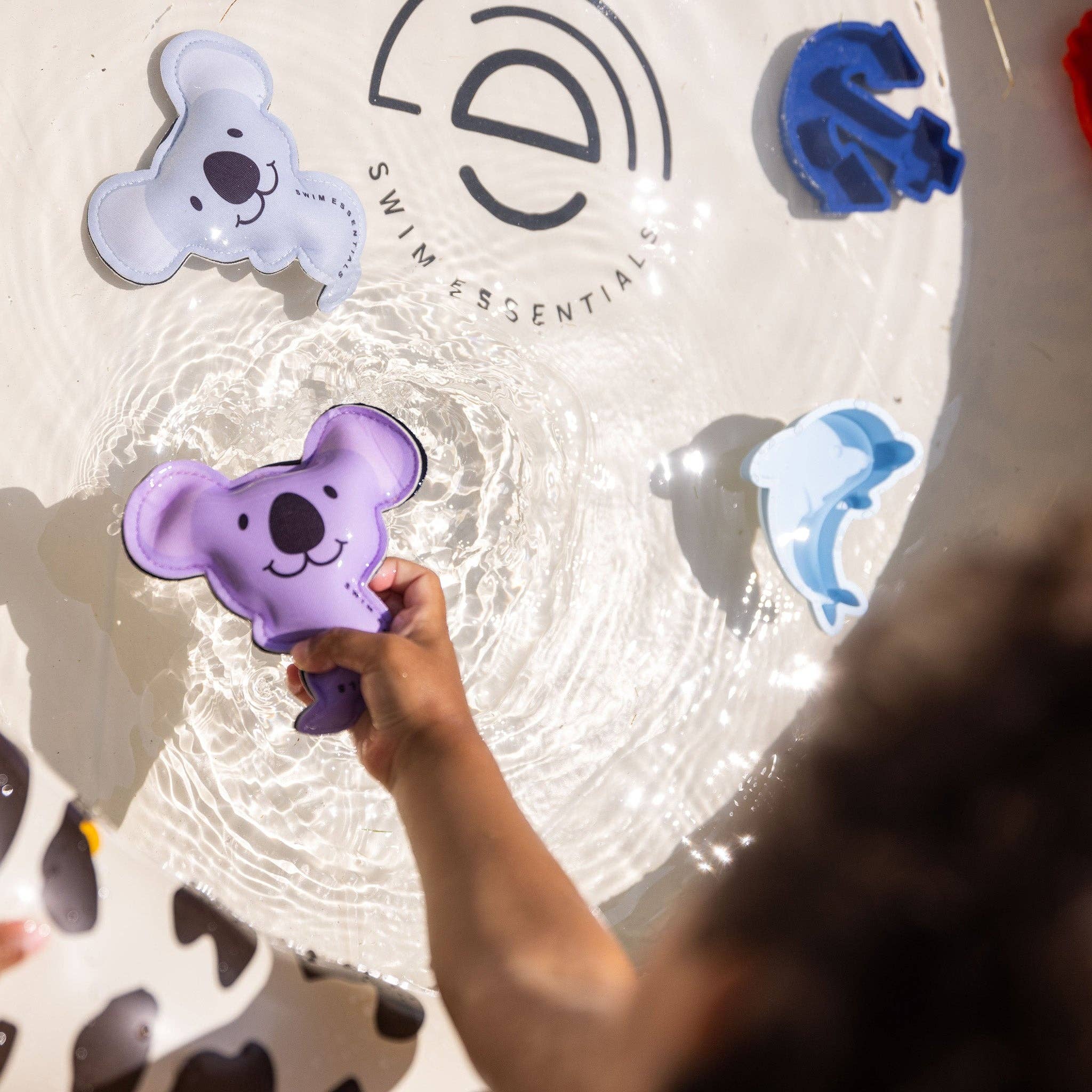 Swim Essentials | Meerkleurig Opduik Speelgoed Koala for wholesale on Faire3