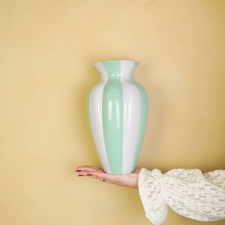 Housevitamin bv - Wholesale Vase - Flower Vase- Pleated Vase-Ceramic- Lilac/ Green- 16,5x16,5x29,5 cm4