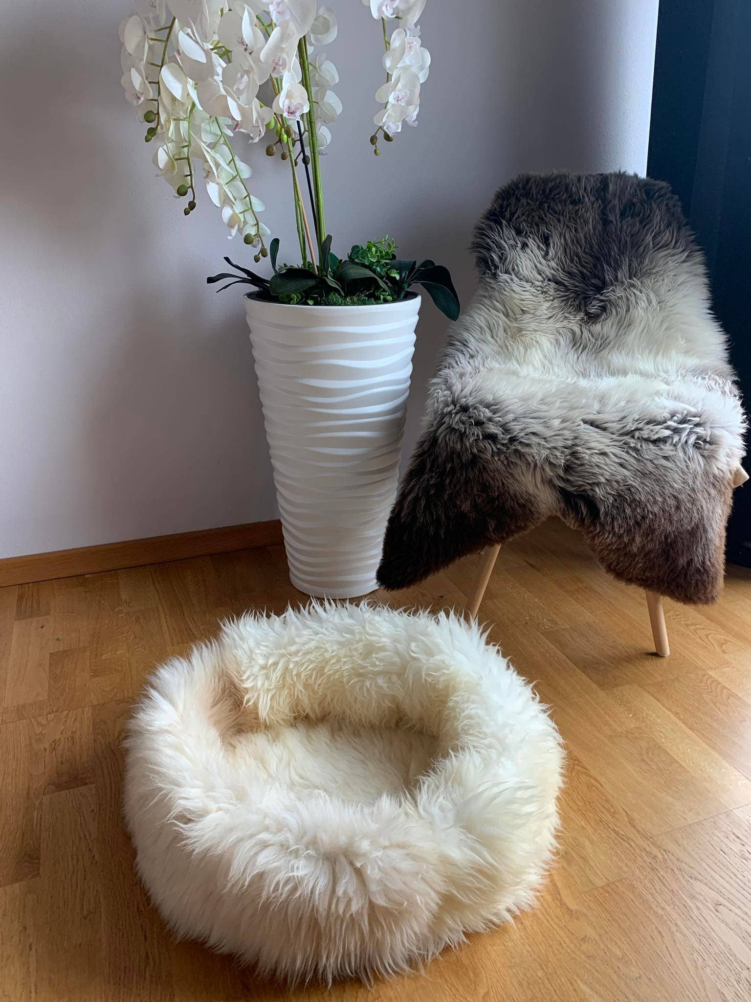 white Best dog beds large, luxury sheepskin dog beds for wholesale on Faire3