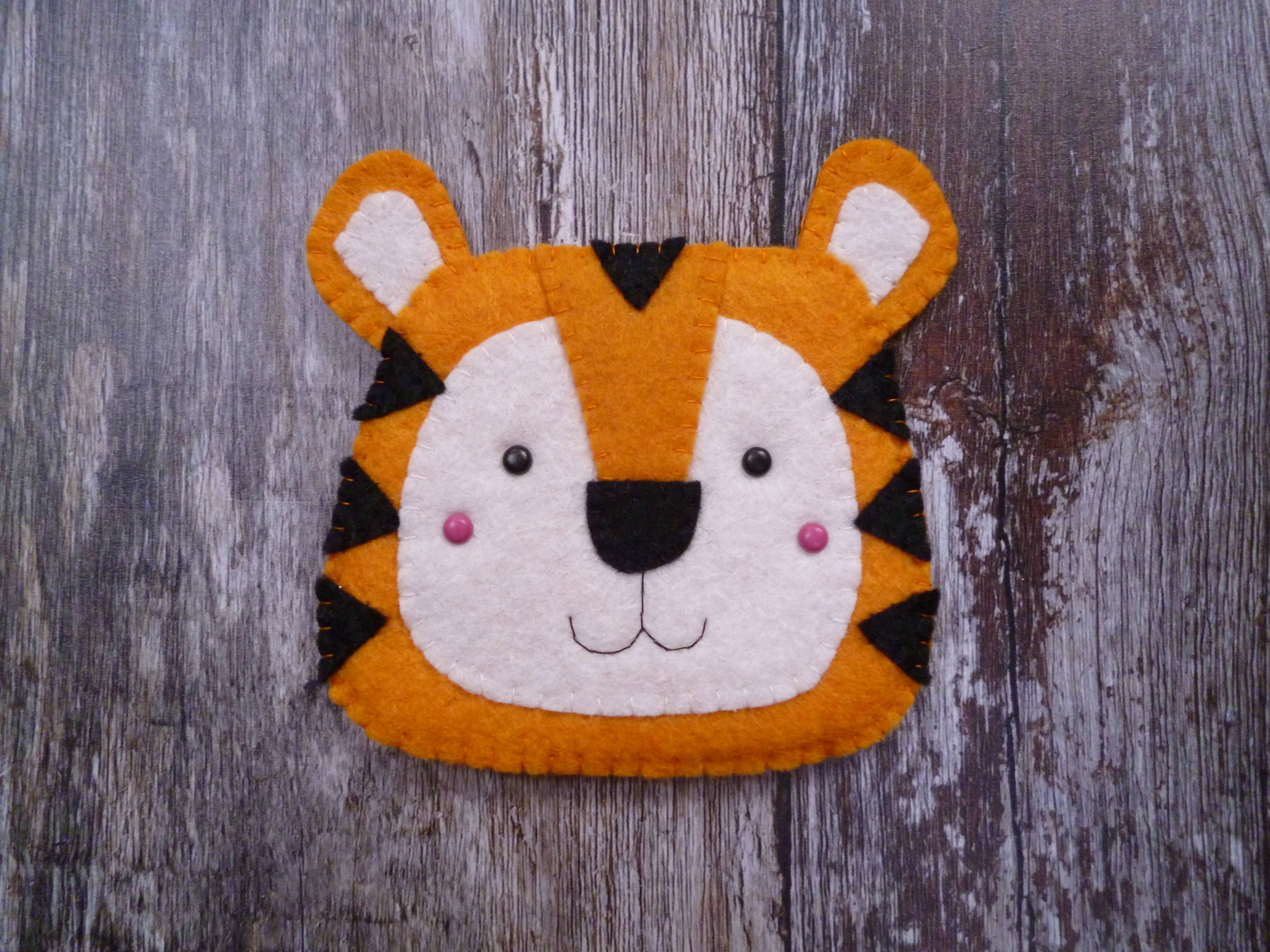 paper-and-string ltd - Wholesale DIY Craft Kit - Tiger Felt Decoration Sewing Kit1