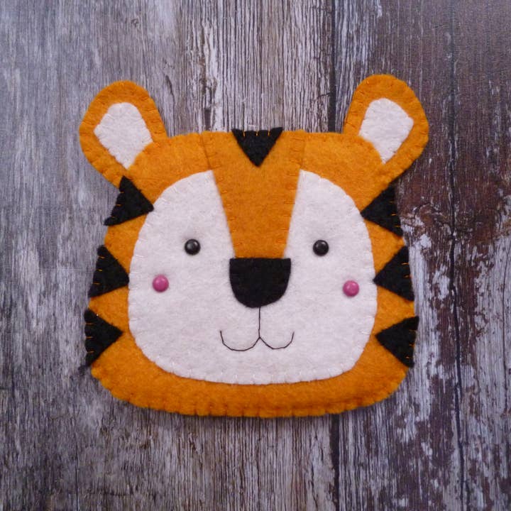 paper-and-string ltd - Wholesale DIY Craft Kit - Tiger Felt Decoration Sewing Kit1