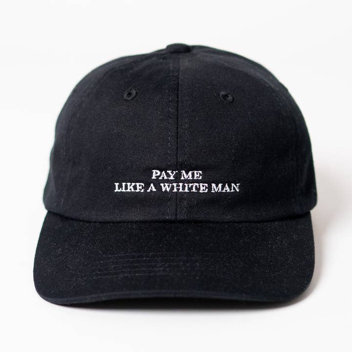 Pay me like a white man Premium Dad Cap - black & white für den Großhandel von arrel - responsible apparel