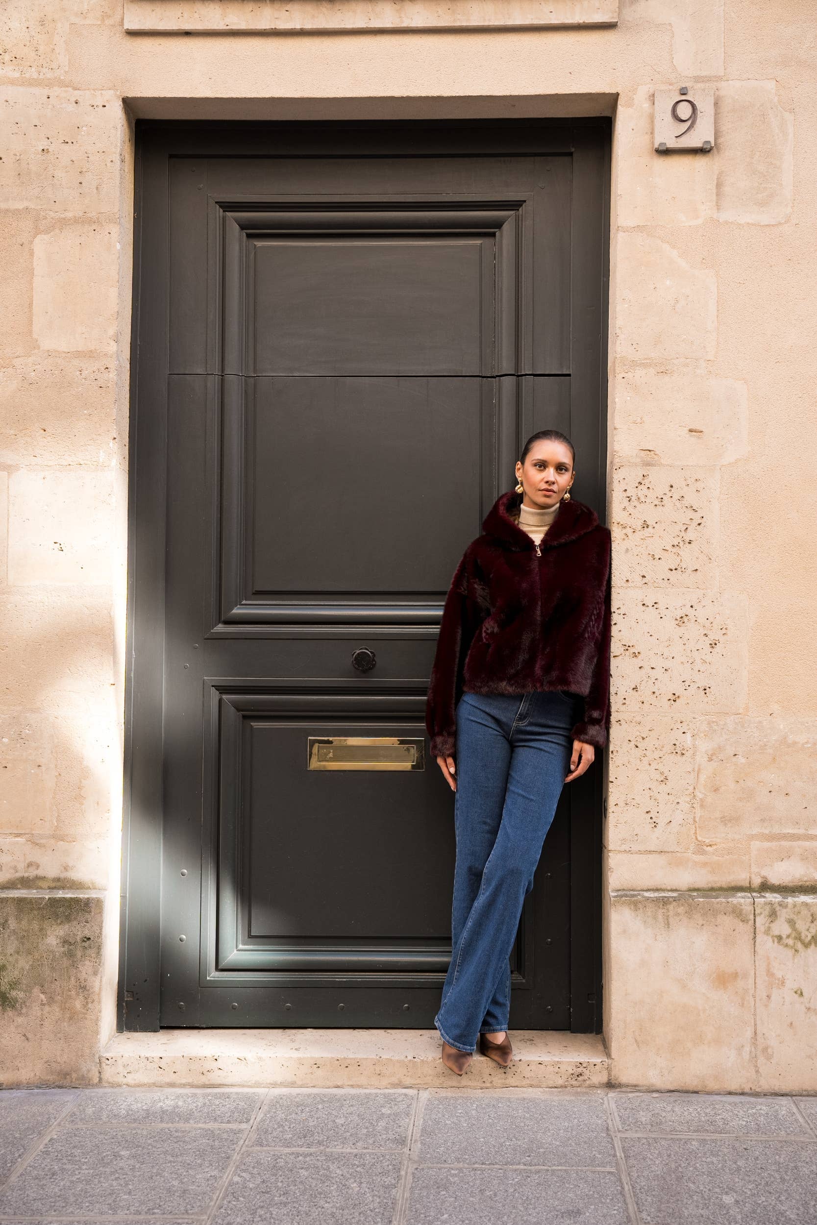 Attentif Paris - Wholesale Fur/Faux Fur Coat - Women's - Short coat with hood in faux fur with braided details27