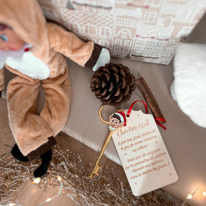 Santa Claus key with wooden sign for wholesale by Jolie bibi & son mini