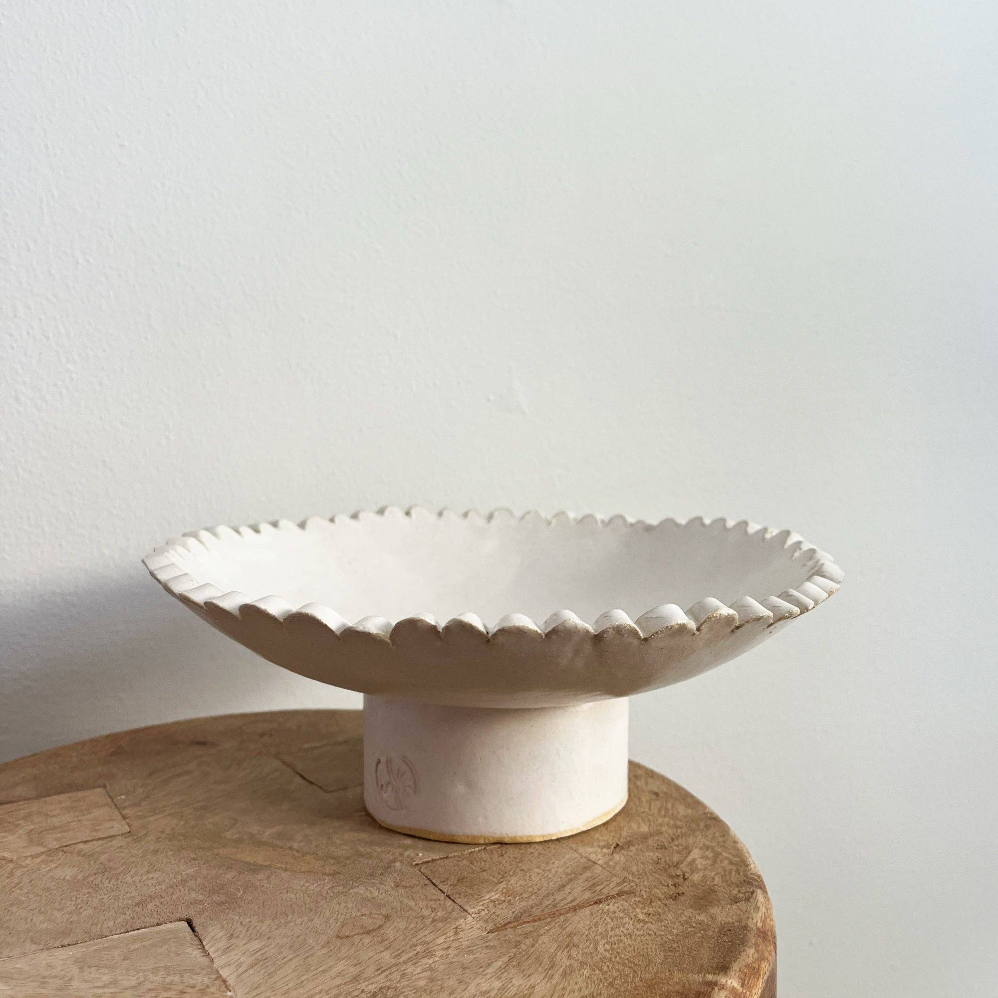 Salto - Wholesale Decorative Plate/Dish/Bowl - Scalloped Pedestal Bowls1