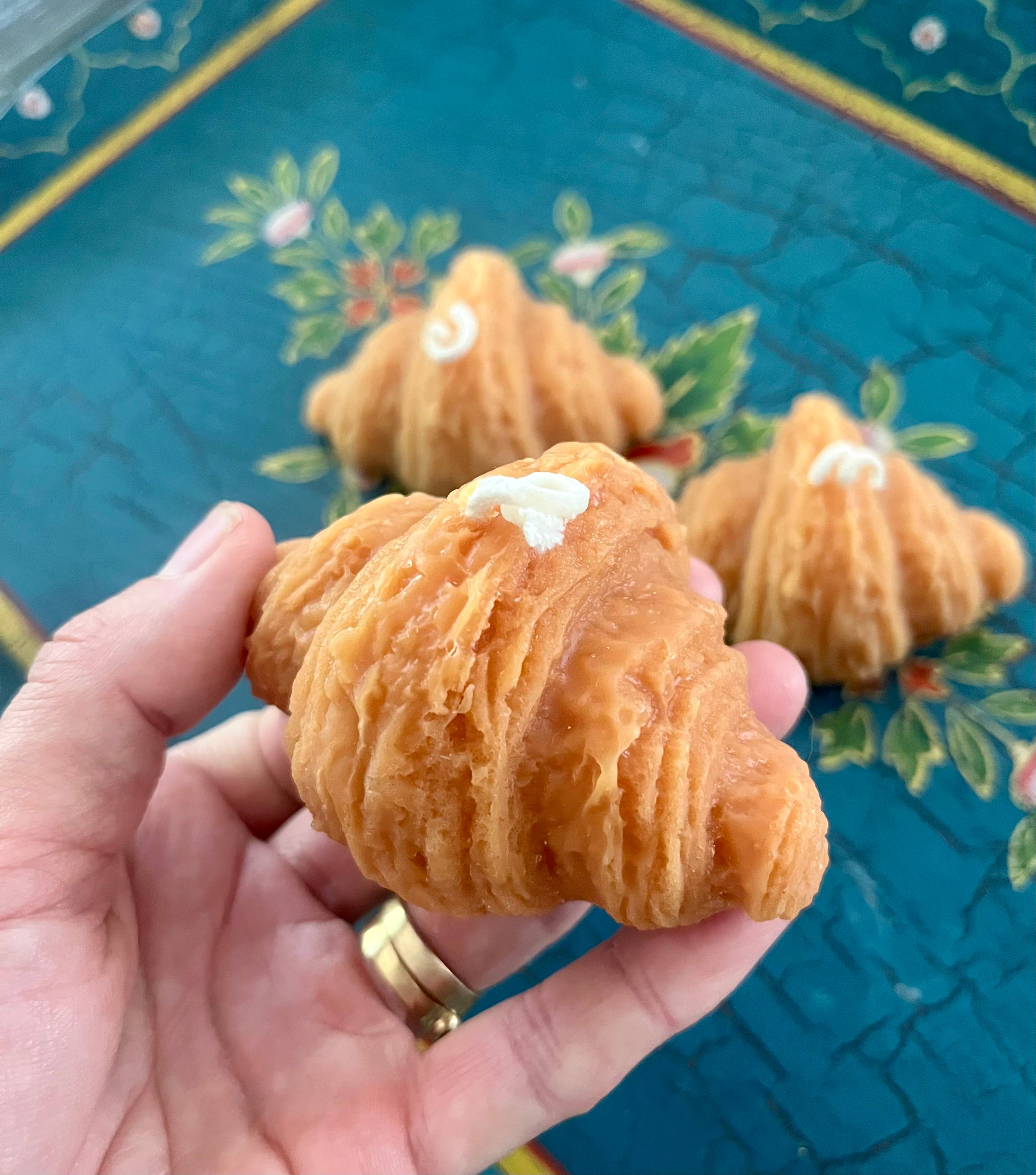 Wicksburgh - Wholesale Novelty Candle - Croissant Beeswax Candle1