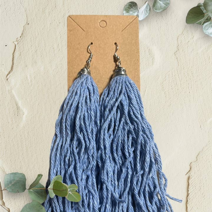 Lichtblauwe oorbellen met franjes voor wholesale door Rasbeauty_Collection