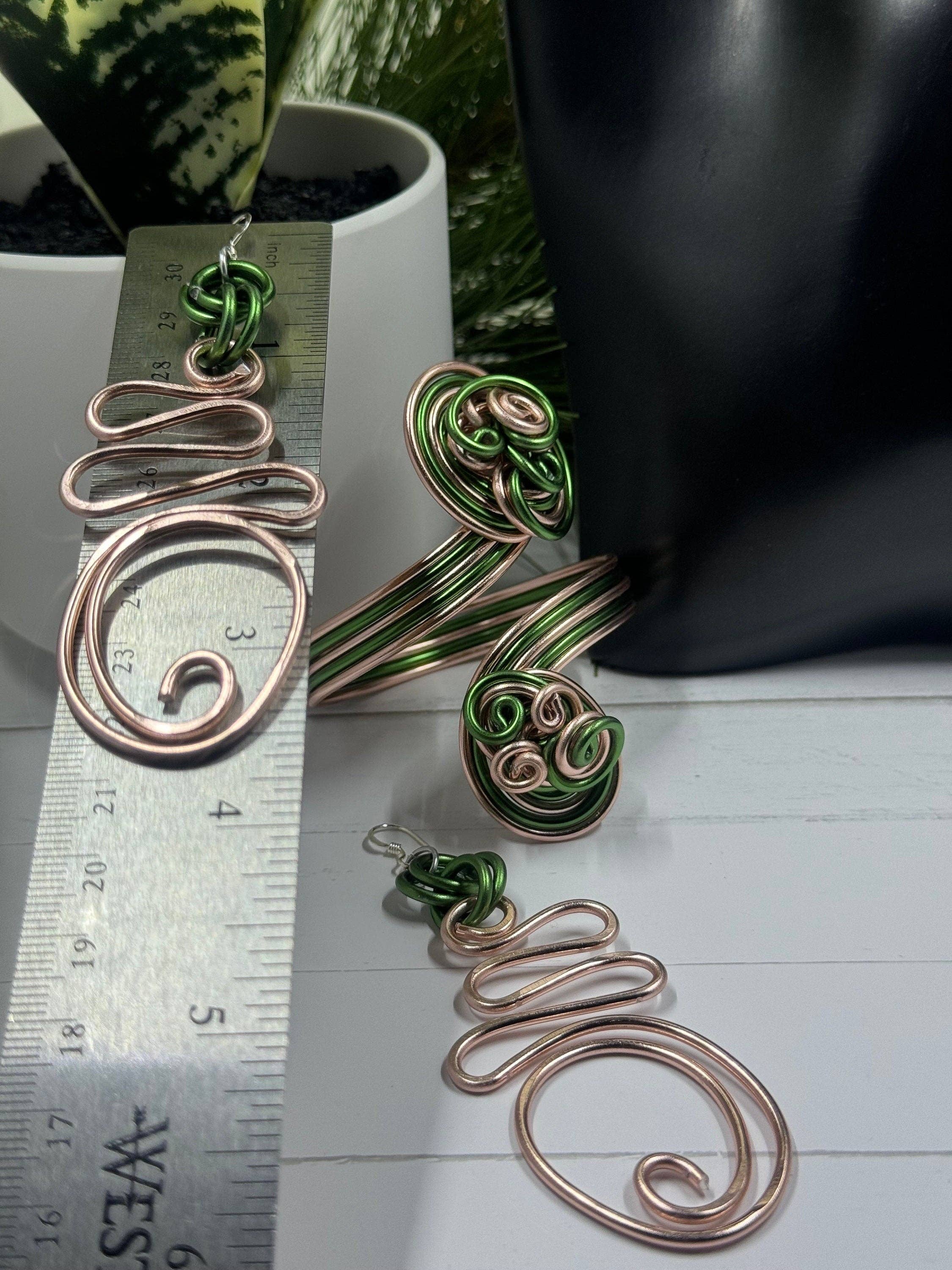 Jewelry With Me - Vente Boucles d'oreilles pendantes - Boucles d’oreilles abstraites rose et vert AKA avec fil d’oreille en argent sterling2