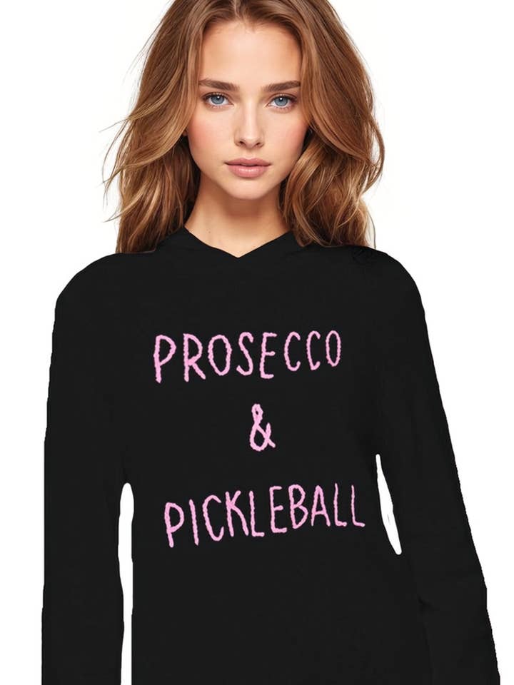 Noir-Rose Sweat à capuche 100 % cachemire en noir avec broderie "Prosecco & Pickleball" en vente sur Faire