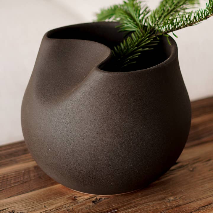Håndlavet Keramisk Vase | Oslo Vase Dekorativt Objekt for engroshandel hos Beige & Stone