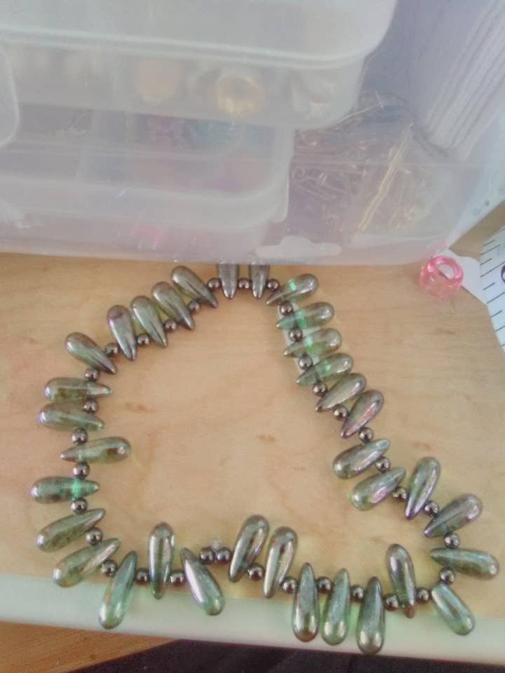 Green drop elastic bracelet for wholesale by Lynn's handmade jewelry