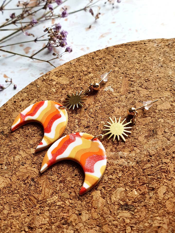 Orecchino in argilla polimerica Sun & Moon con ciondolo sole per la vendita all'ingrosso da parte di Jewellery By Emiliya