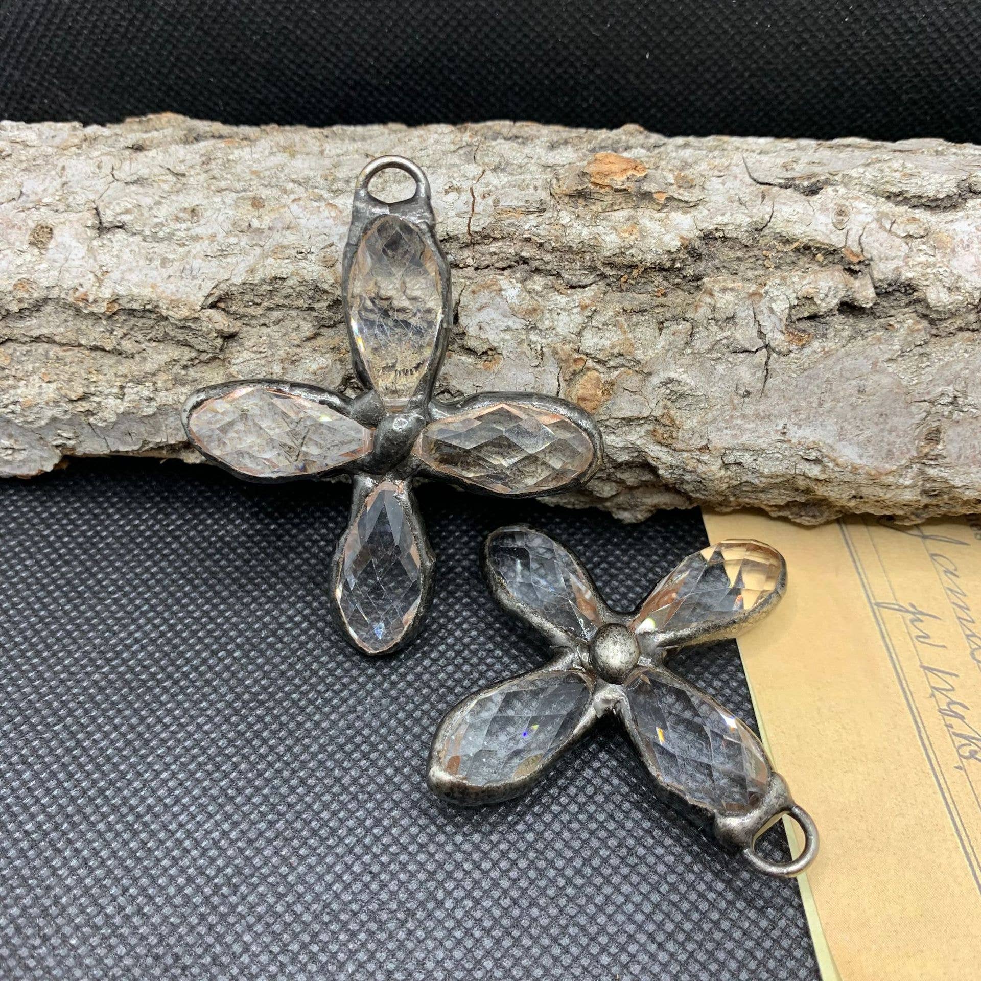 GemMeet – wholesale Individual charm/pendant – Vintage Crystal Glass Cross Four Leaf Clover Pendant0