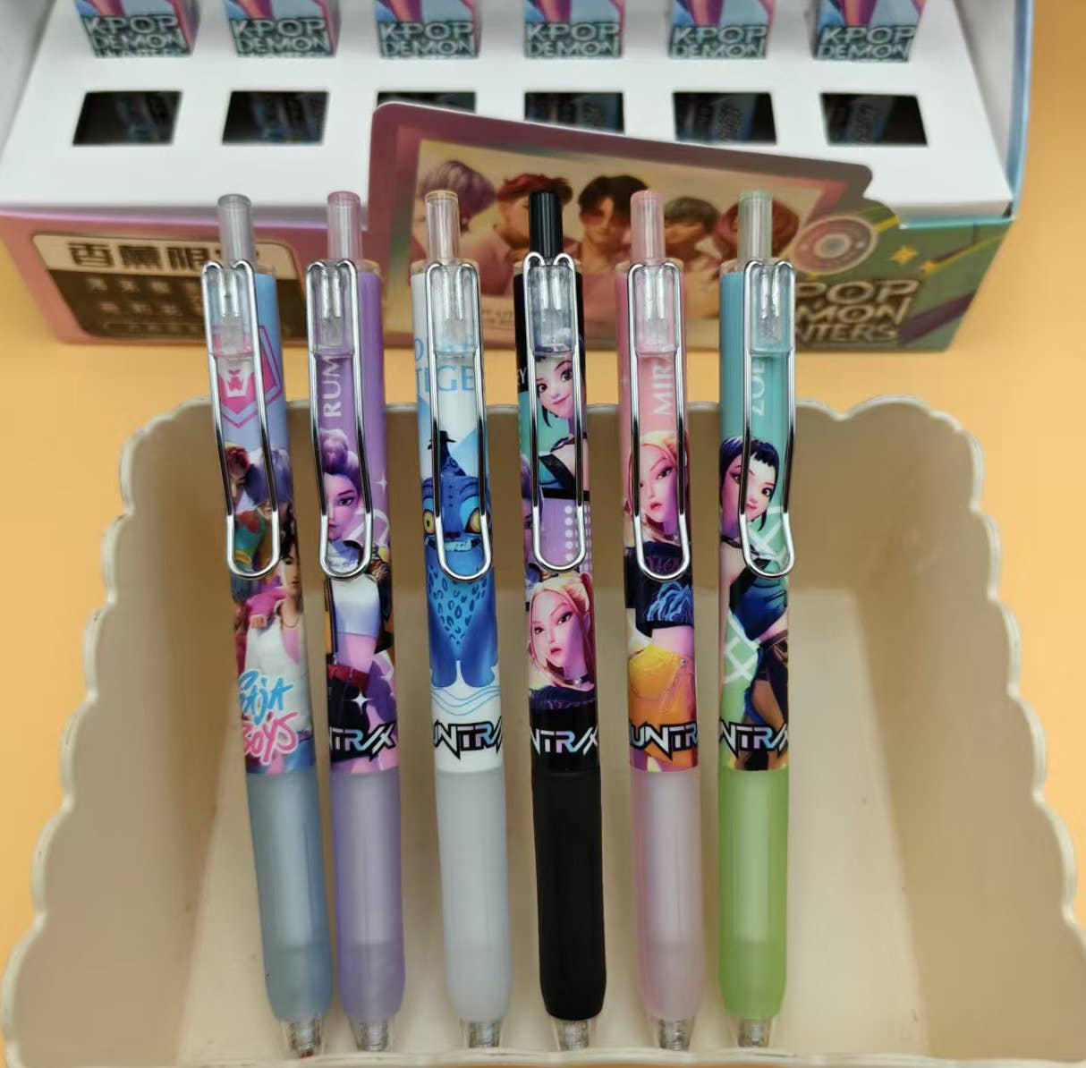 Little Trendy - Vente Stylos - Boîte mystère de stylos gel noirs inspirés par la K-pop KDH - 36 unités1