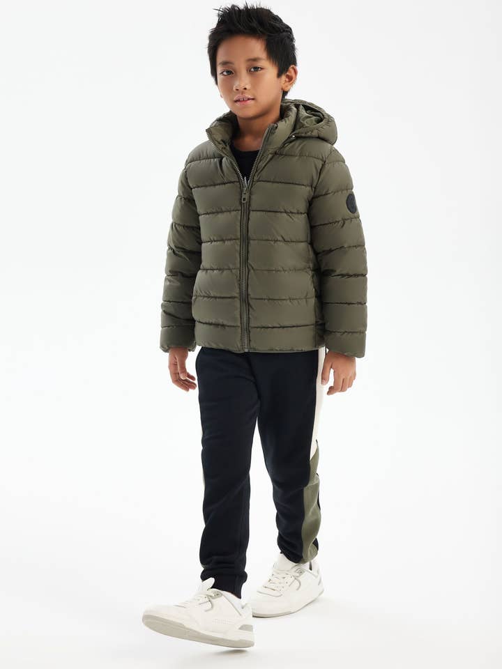 Drenge polstret jakke aftagelig hætte khaki 2-14 år for engroshandel hos Minoti sp. z o.o.