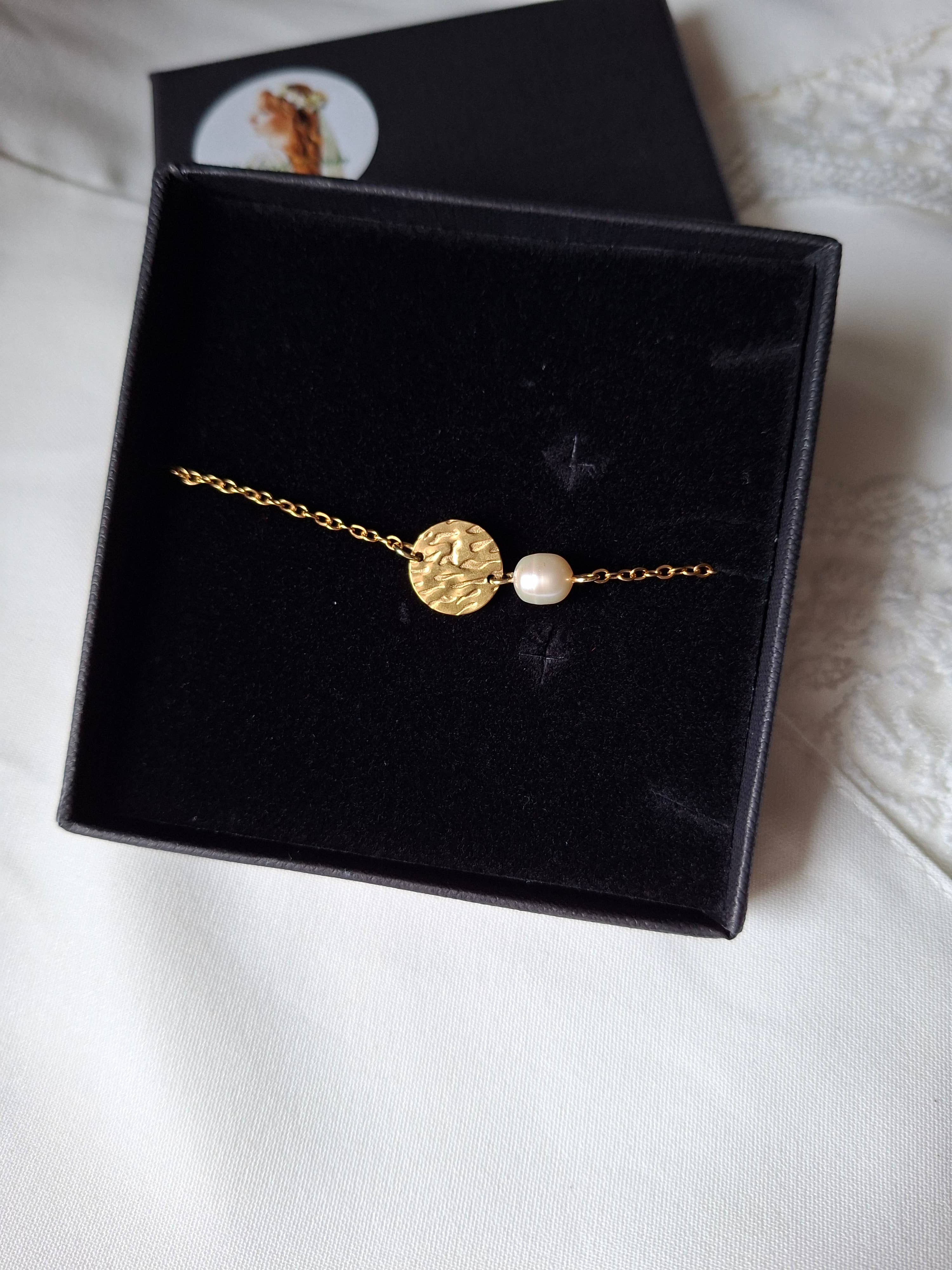 L'atelier du 6 - Wholesale Charm/Dangle Bracelet - Bridal bracelet - cream cultured pearl - hammered sequin.3