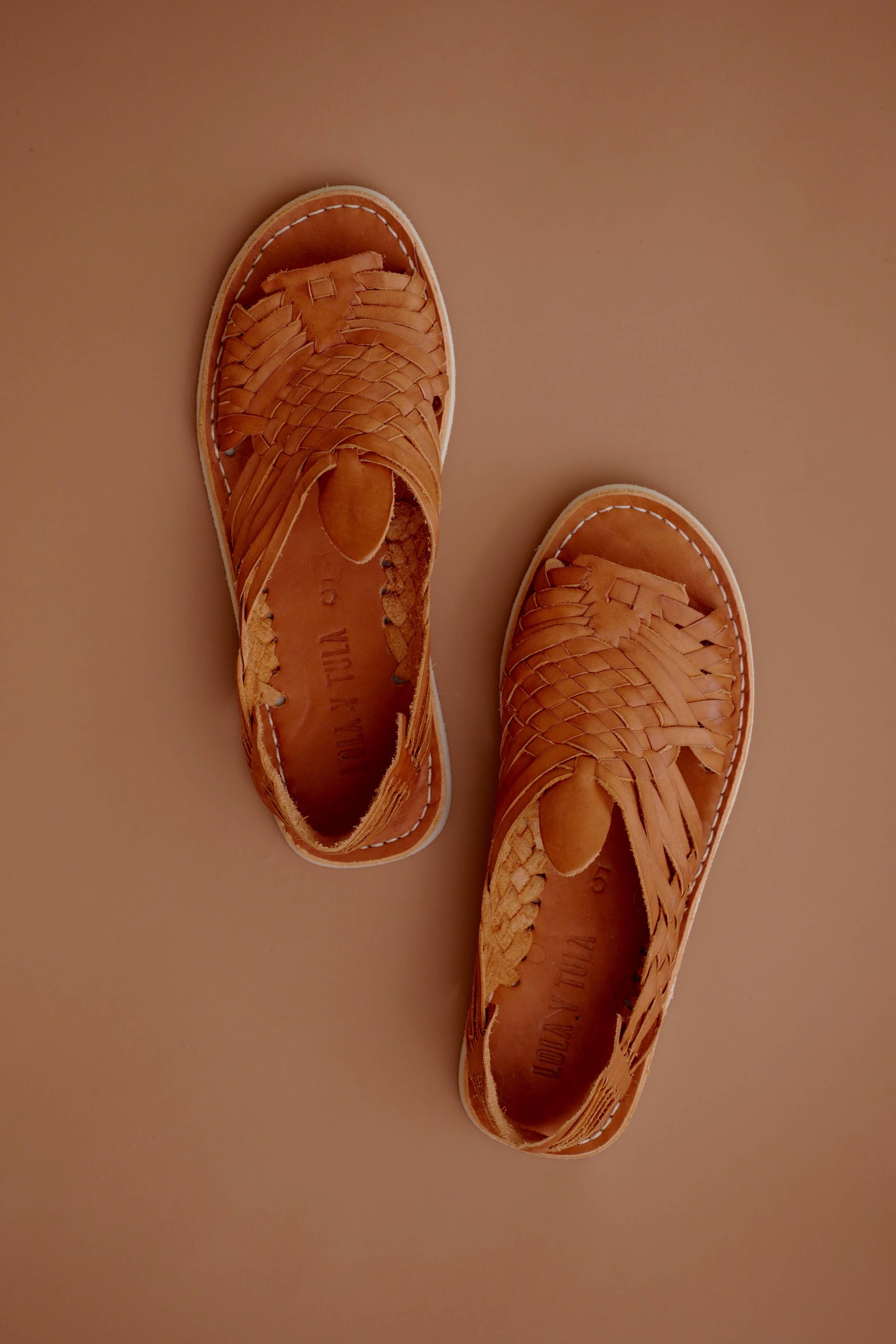 LOLA Y TULA - Vente Sandales – femme - Sandales huaraches camel Pachuco à bout ouvert et bride arrière1