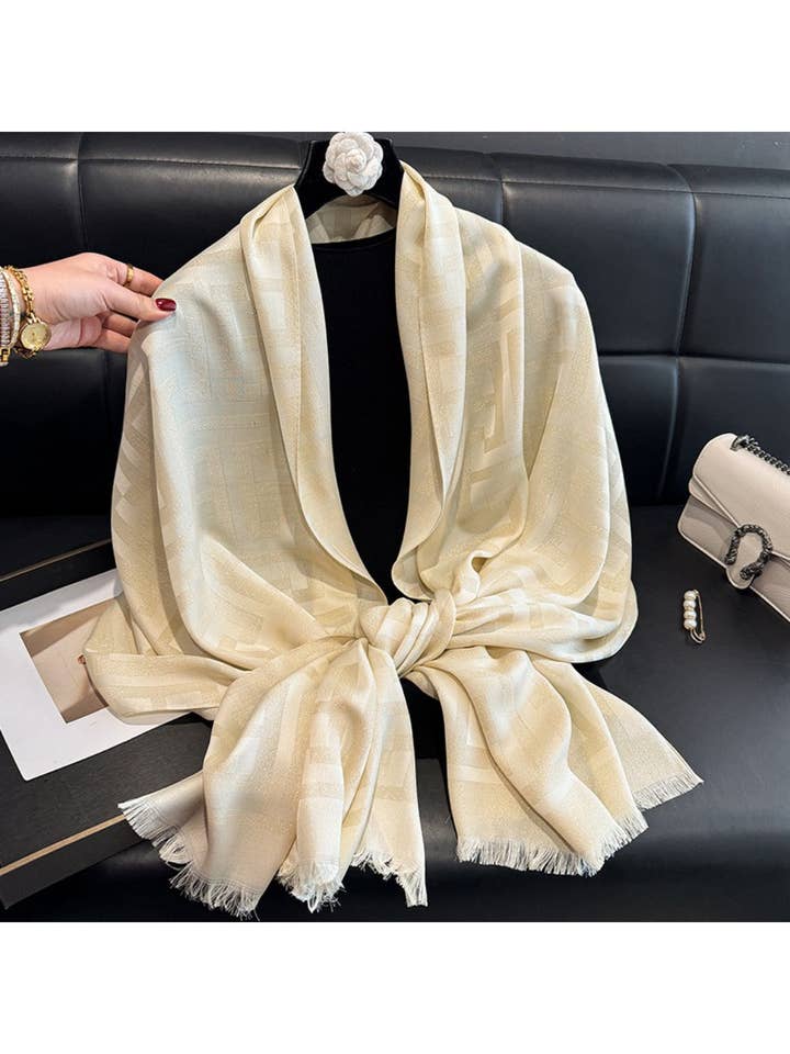 Scarvii - Écharpe douce à motifs géométriques subtils pour la vente par Funkyrel® Atzbranding Limited