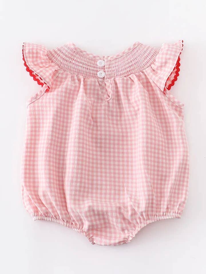 Little Trendy - Vente Barboteuse – bébé - Barboteuse rose pâle à carreaux smockés en forme de fraise3
