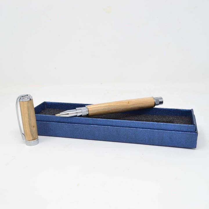 Holzfüllfeder Kugelschreiber Pen Eberesche Handarbeit Magnetkappe Unikat personalisierbar für den Großhandel von Huizbirn