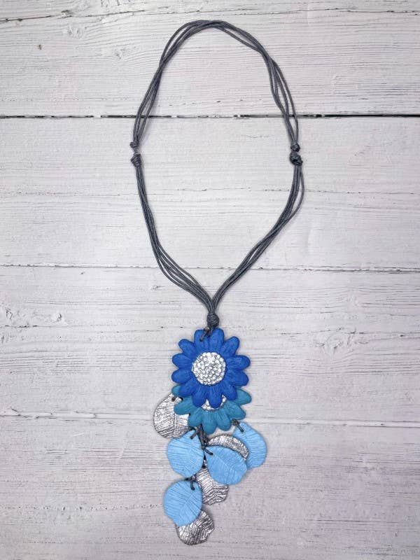 Alisha.D Blau & Silber Florales Verstellbares Kordel-Halsband für den Großhandel von LIOR / ALISHA D