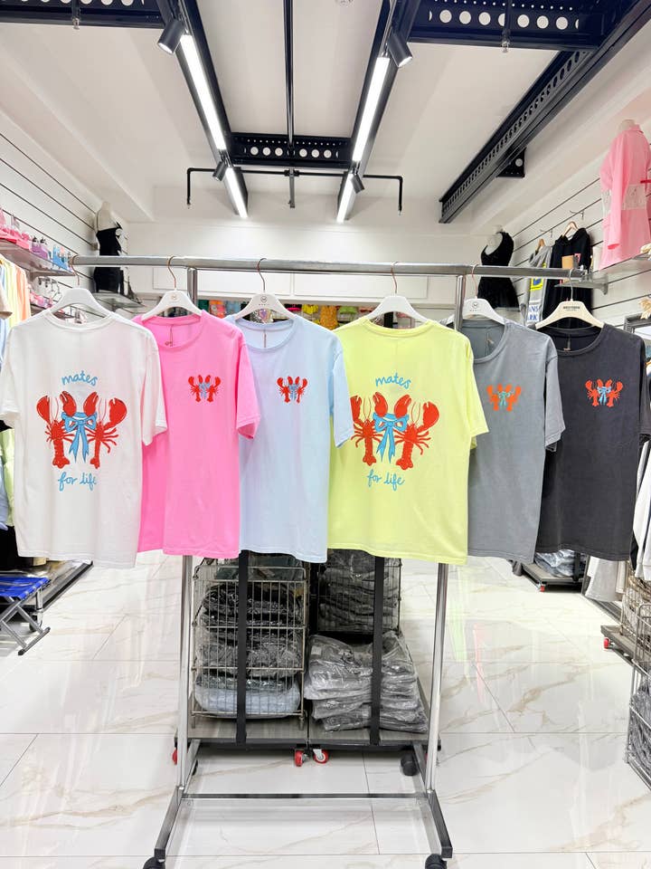 T-shirt en coton à col rond avec imprimé homard pour la vente par Chilli Girl Collection