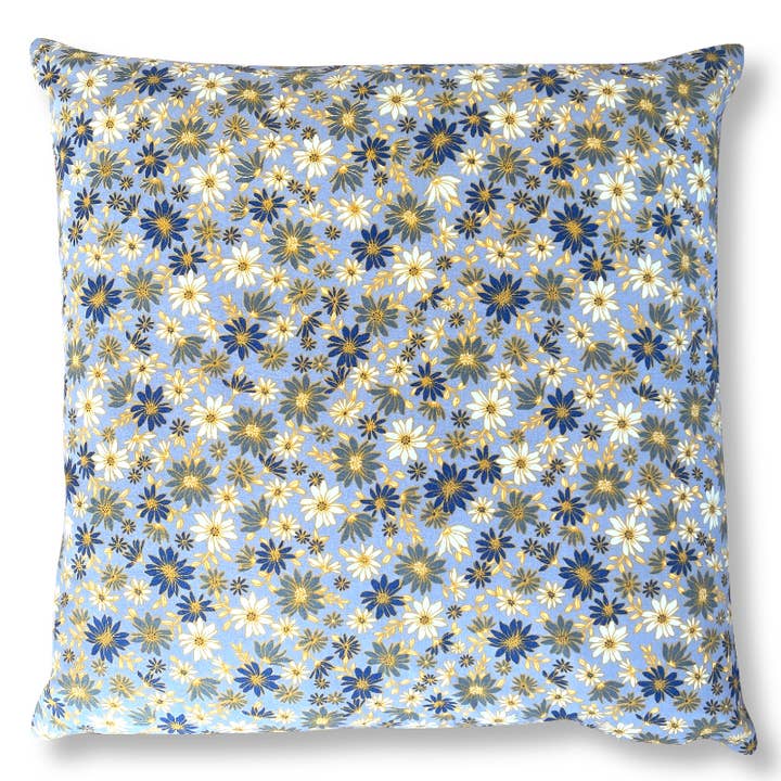 Pude med blomsterprint Hallie 50x50 cm for engroshandel hos Mitomito