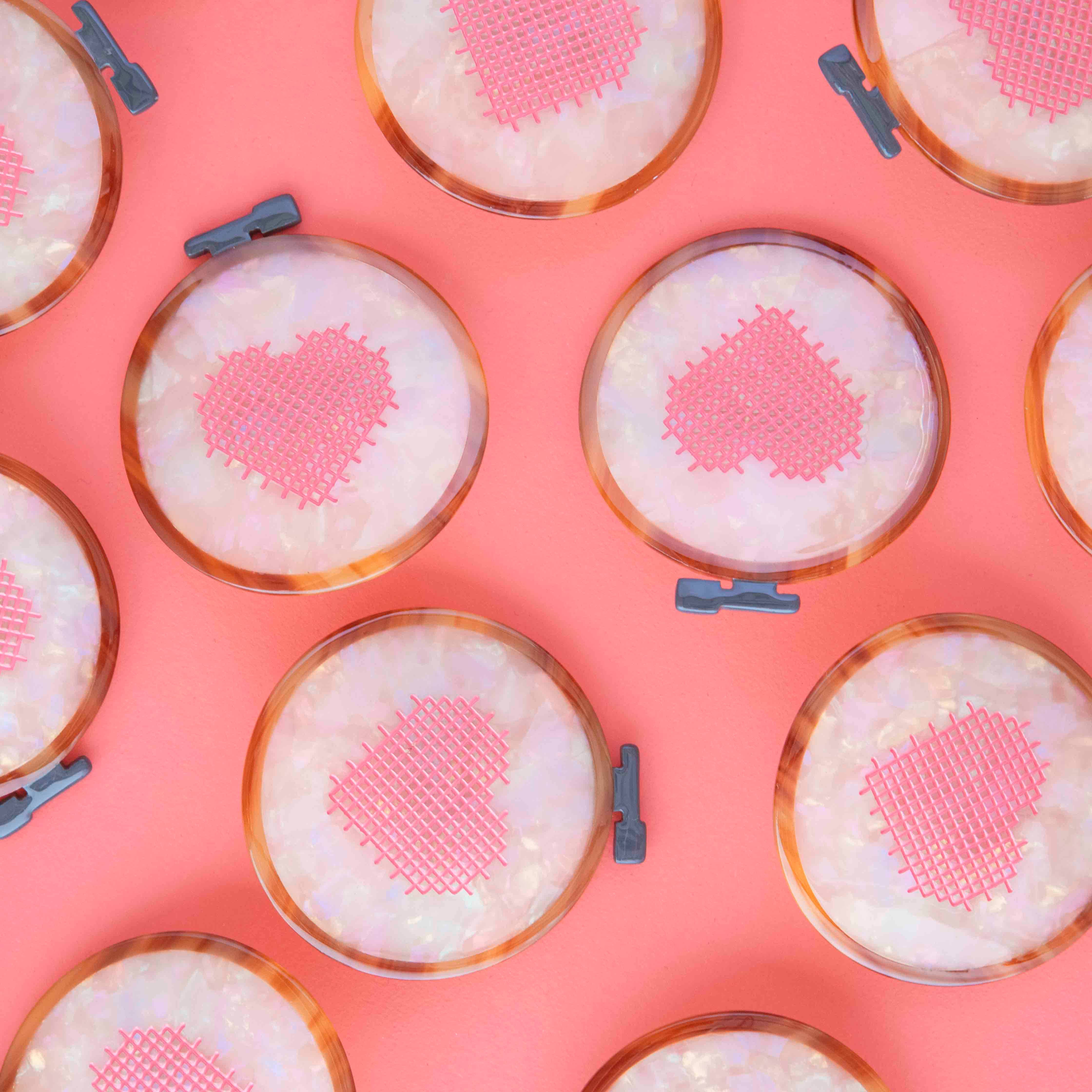 Sarah Hearts - Vendita all'ingrosso Fermaglio per capelli - Donna - Fermaglio per capelli con cerchietto da ricamo a punto croce2