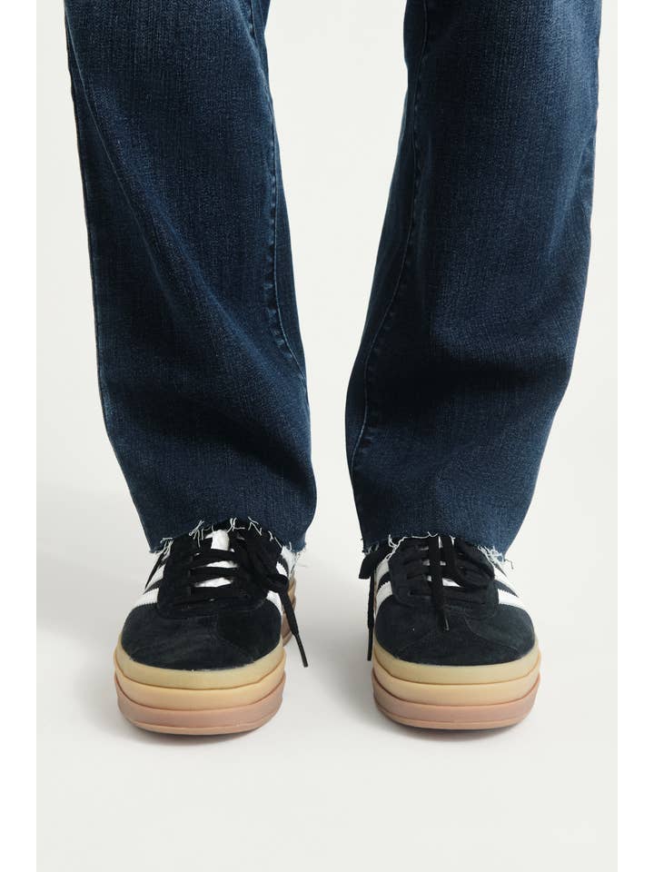 1822 Denim - Wholesale Jeans - Women's - 30" Shapewear Straight Leg Jean w/ Raw Hem in Grayden10