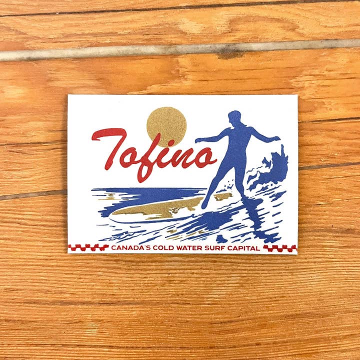 Adesivo TOFINO VINTAGE - Pacific Northwest, adesivo da viaggio, adesivo in vinile, impermeabile, adesivi per laptop per la vendita all'ingrosso da parte di Wavy Baby Design