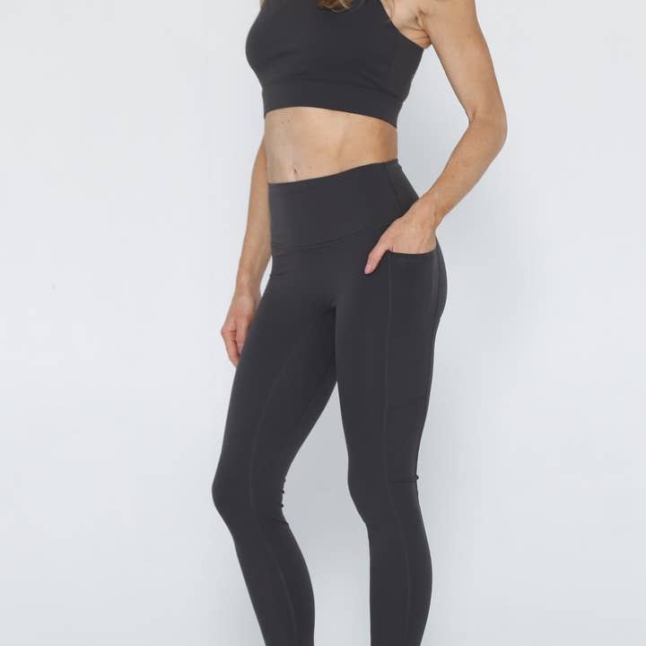 Le legging de soutien quotidien post-partum (25”) Steel Slate pour la vente par Sweat & Milk