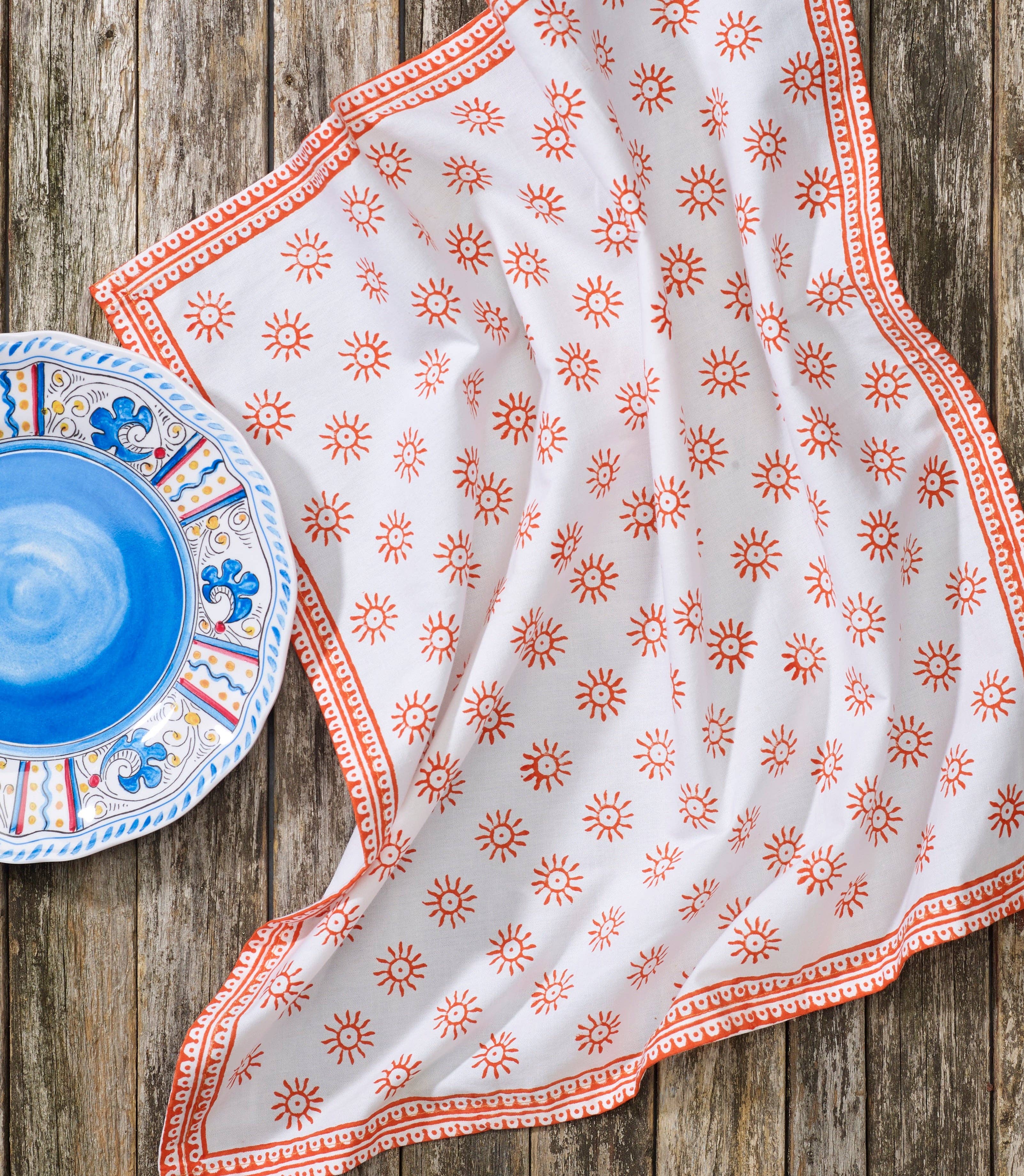 August Table – wholesale Middags- och tygservett – Här kommer solen servetter i kardinal - uppsättning 4