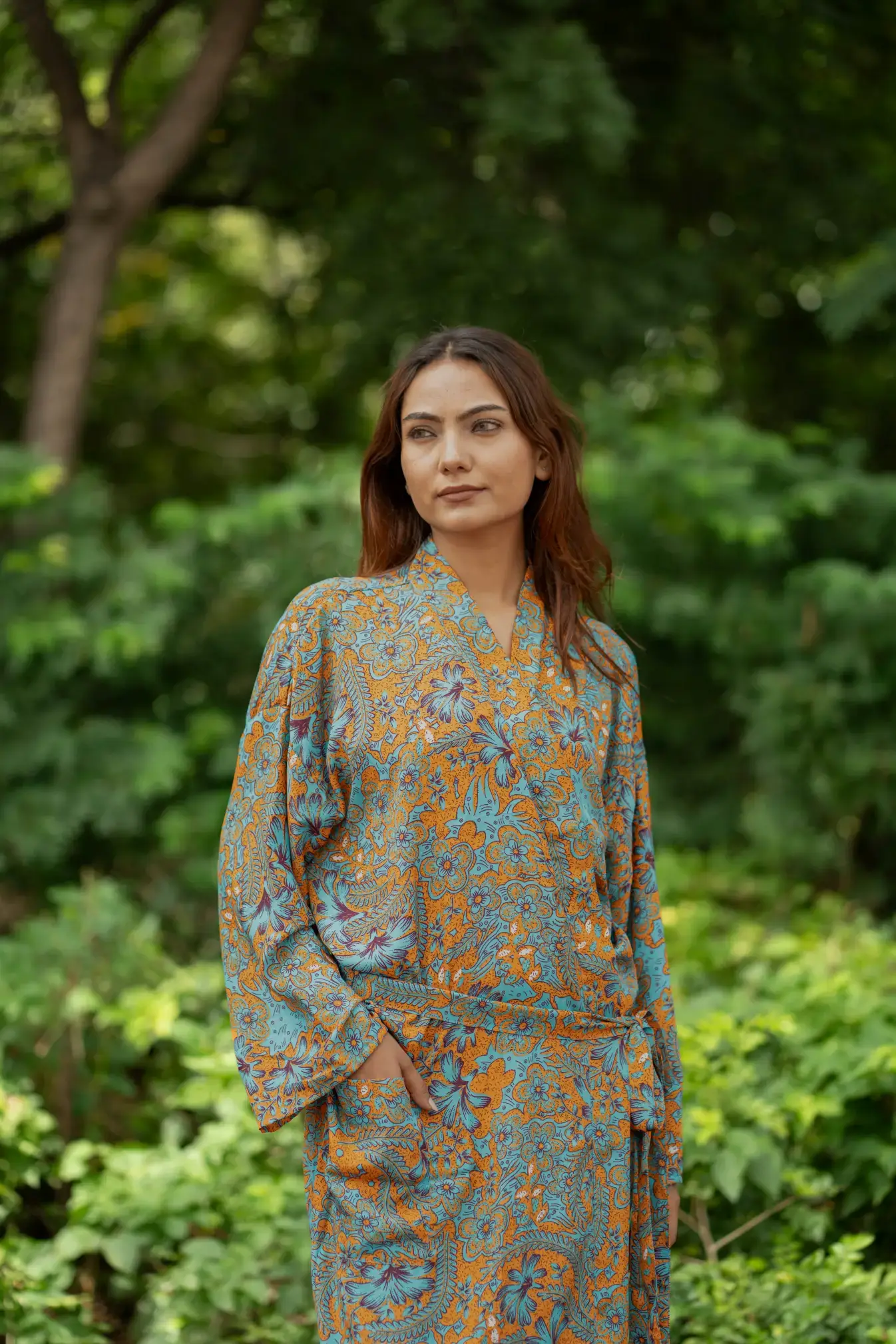 The Eastern Loom - Wholesale Kimono - Dames - Boheemse nieuwe zijden sari-kimono voor dames | Regal House strandjas4