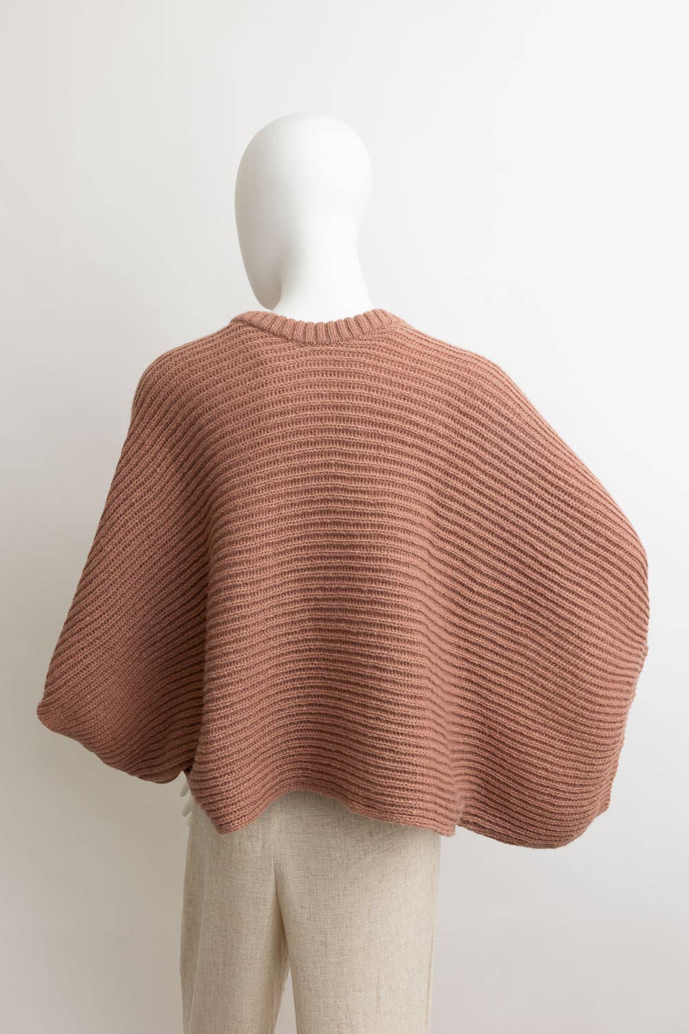 Leto Accessories - Vente Poncho – femme - Poncho à manches évasées en maille côtelée élégante Métropolitaine1