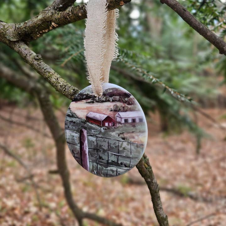 Adorno de cerámica rústico con diseño de paisaje de granero rojo para venta al por mayor de The Cranberry Finch