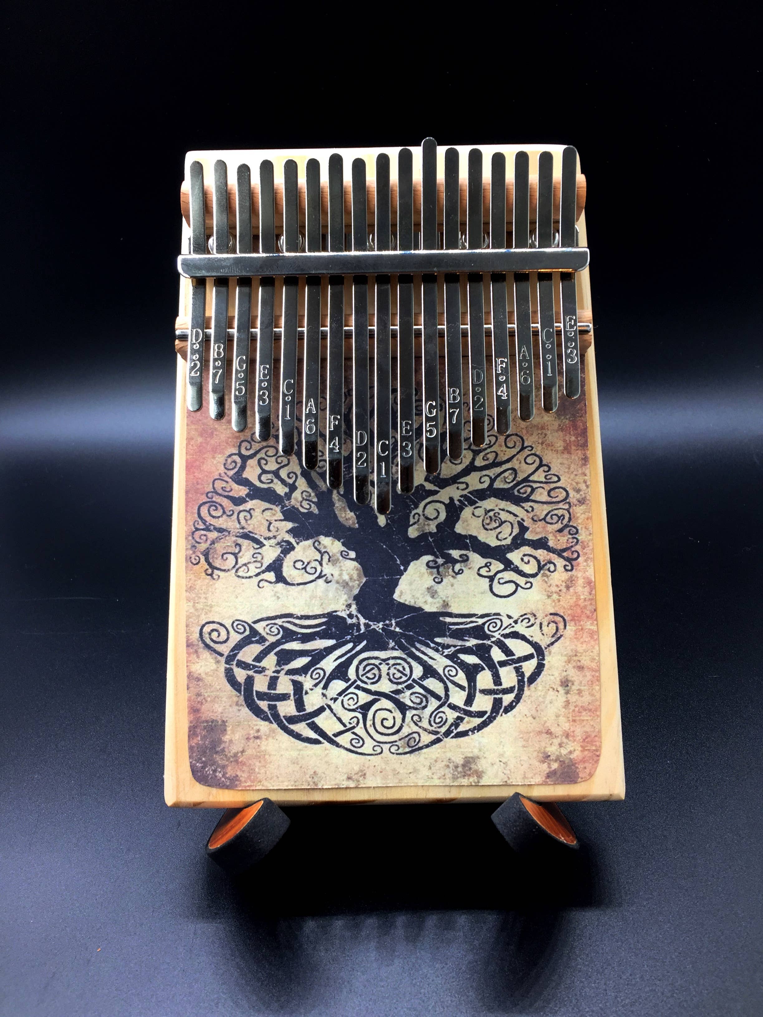 inRhythm - Vendita all'ingrosso Strumenti musicali - Kalimba con 17 note in acciaio e supporto espositivo opzionale3